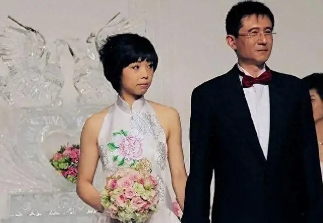 身价300亿富商徐威,宠袁立12年,为何转身迎娶奥运冠军张怡宁?