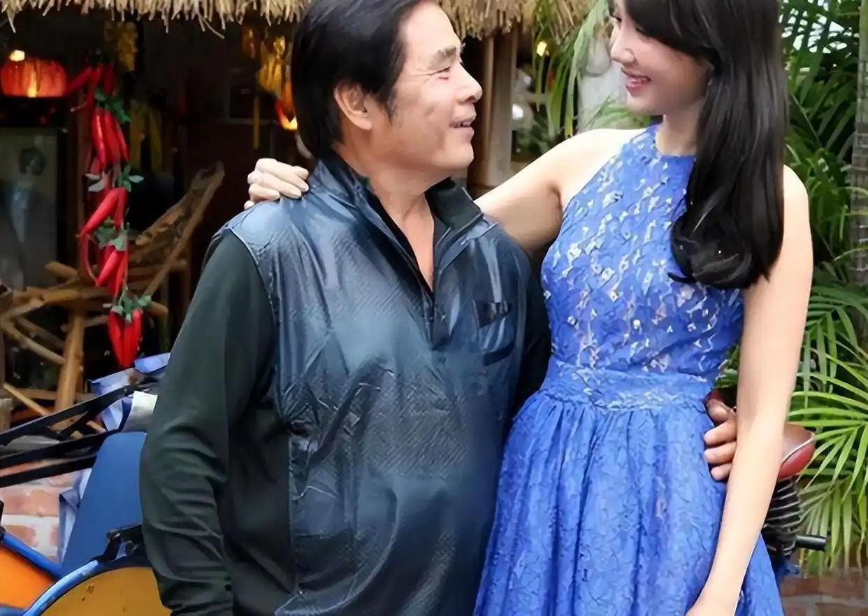 七旬富豪与六妻同屋,每月豪掷7万零花,今又迎娶小娇妻