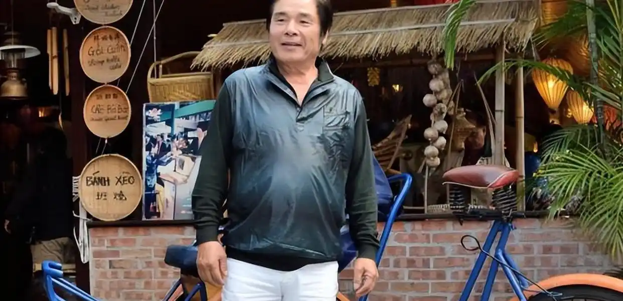 七旬富豪与六妻同屋,每月豪掷7万零花,今又迎娶小娇妻