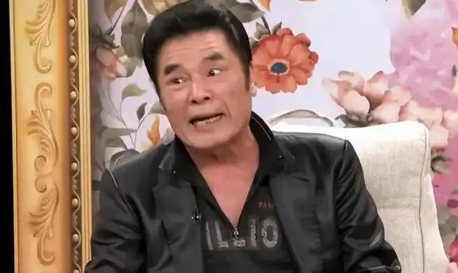 七旬富豪与六妻同屋,每月豪掷7万零花,今又迎娶小娇妻