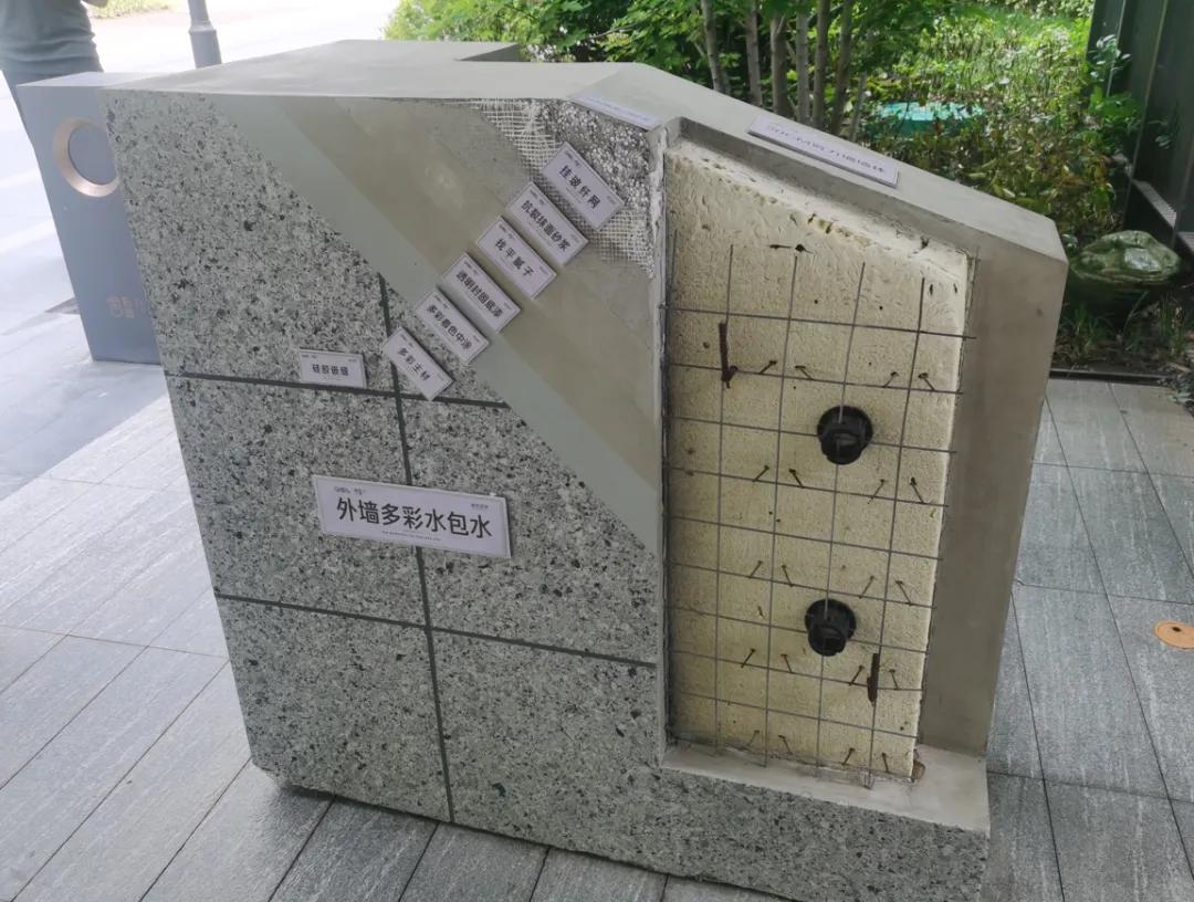 近期,青岛4万/平高端盘交付的刚需感,让人惊掉下巴