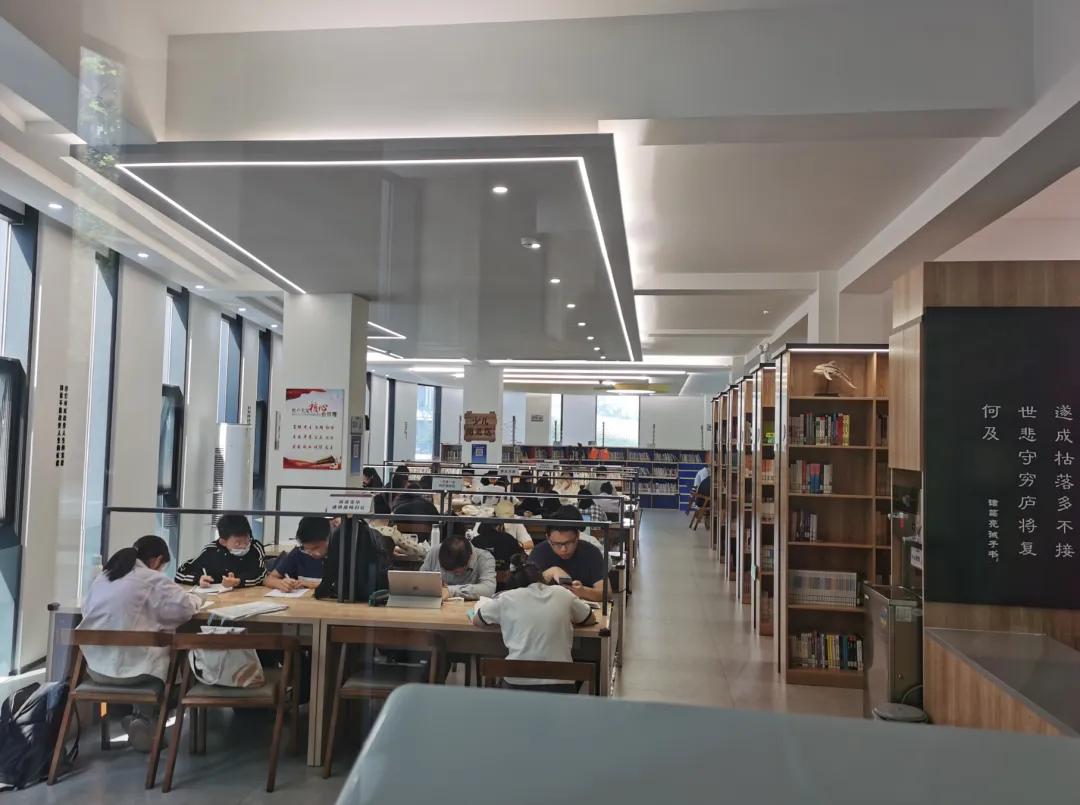 近期,青岛4万/平高端盘交付的刚需感,让人惊掉下巴