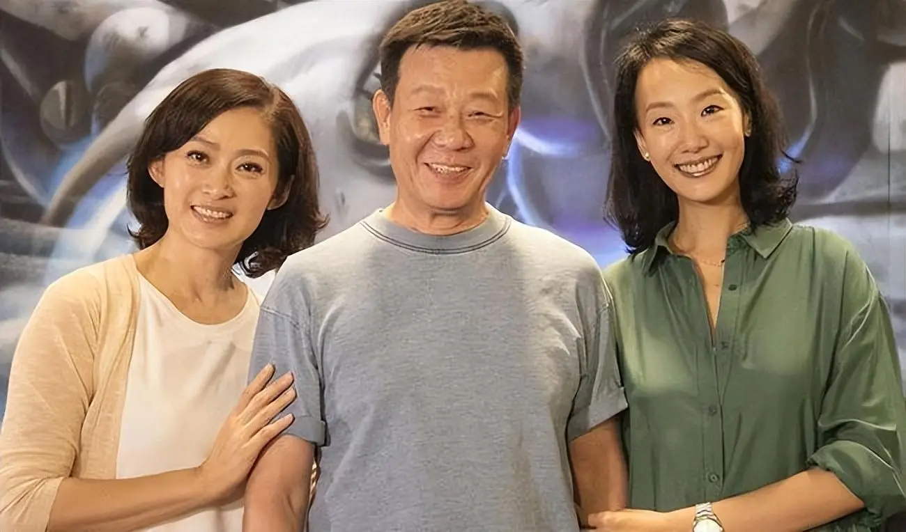 2位妻子楼上楼下住，鸡飞狗跳30年，“老戏骨”寇世勋称：太累了