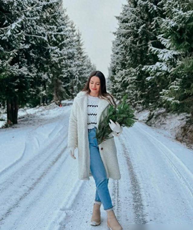 “牛仔裤+雪地靴”今年冬天太火了,谁穿都美