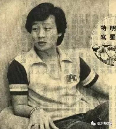 出生军人家庭，出道就演男一号，一夫两妻多年，儿子帅气长这样