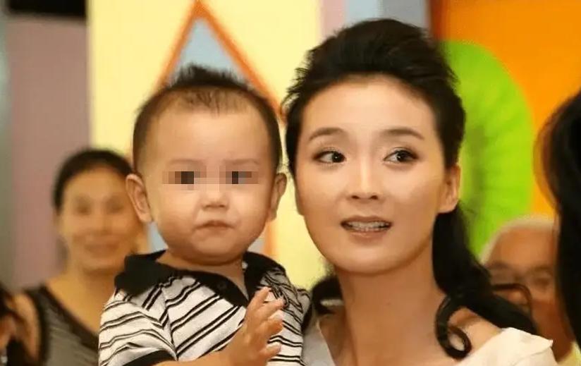 王艳19岁儿子越来越优秀了