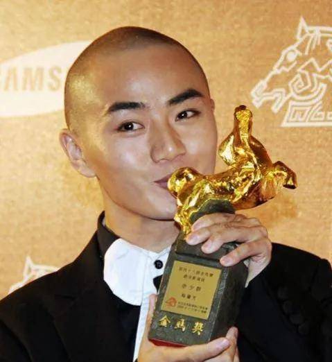 8位男星男生女相,有的越来越娇俏,有的成油腻大叔,长发遭人嫌