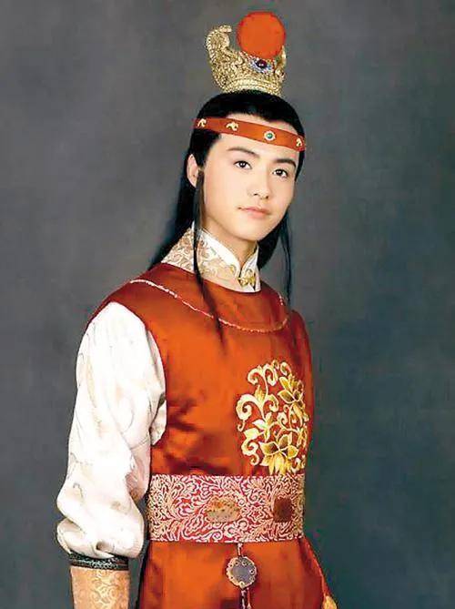 8位男星男生女相,有的越来越娇俏,有的成油腻大叔,长发遭人嫌