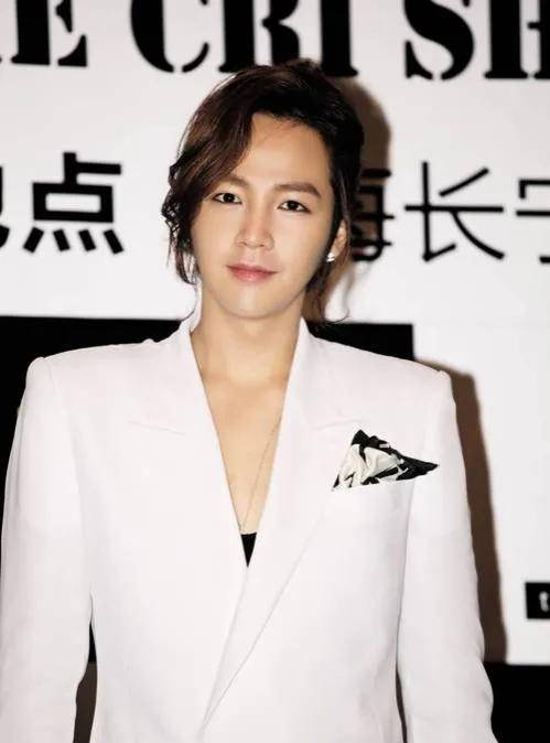 8位男星男生女相,有的越来越娇俏,有的成油腻大叔,长发遭人嫌