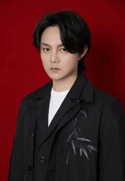 8位男星男生女相,有的越来越娇俏,有的成油腻大叔,长发遭人嫌