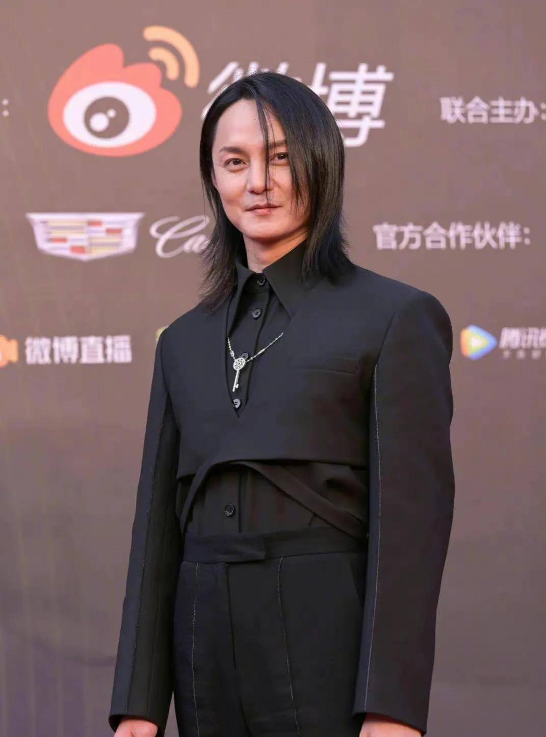 8位男星男生女相,有的越来越娇俏,有的成油腻大叔,长发遭人嫌