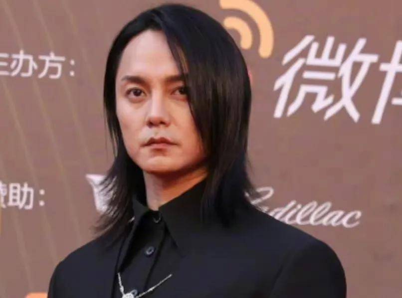 8位男星男生女相,有的越来越娇俏,有的成油腻大叔,长发遭人嫌