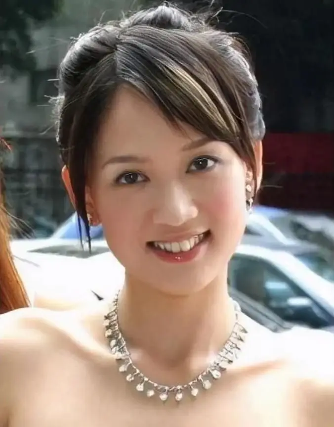 女星陈乔恩自曝确诊盲肠炎,出现腹泻胃痛症状,手术后恢复不错