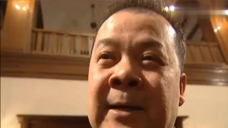 碰瓷党遇上女司机，别以为不敢撞你，男子当场被活活撞飞！
